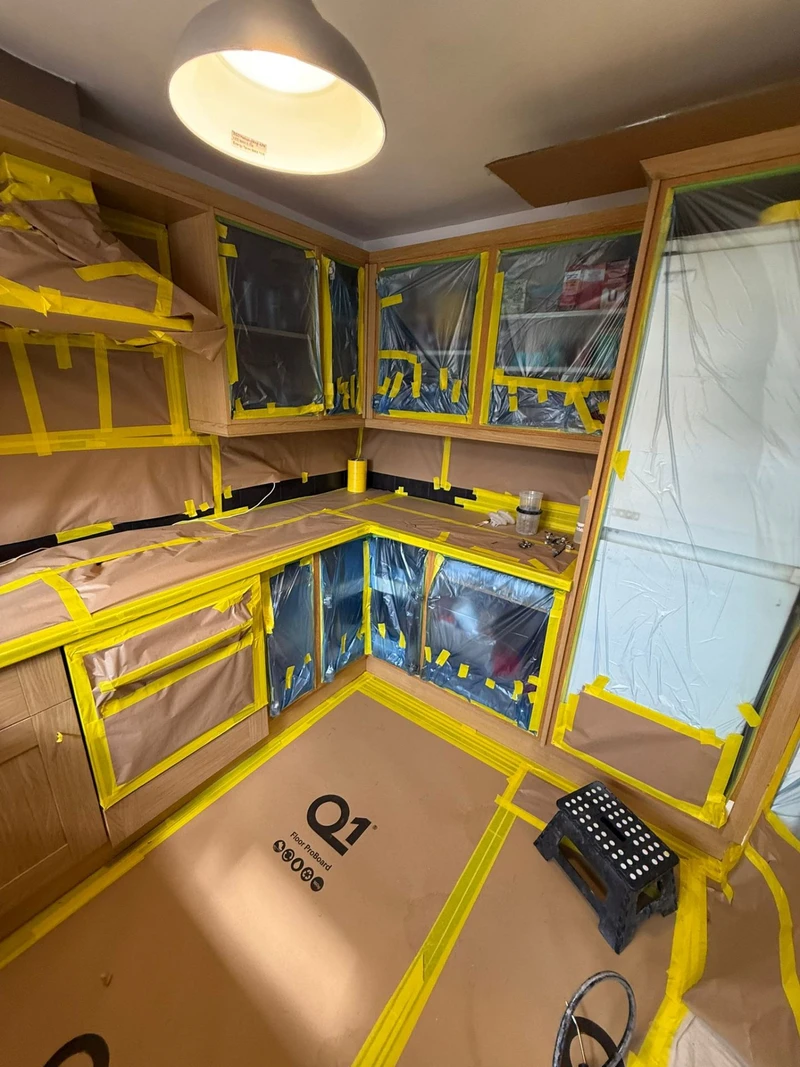 Kitchen spraying preparation with professional masking